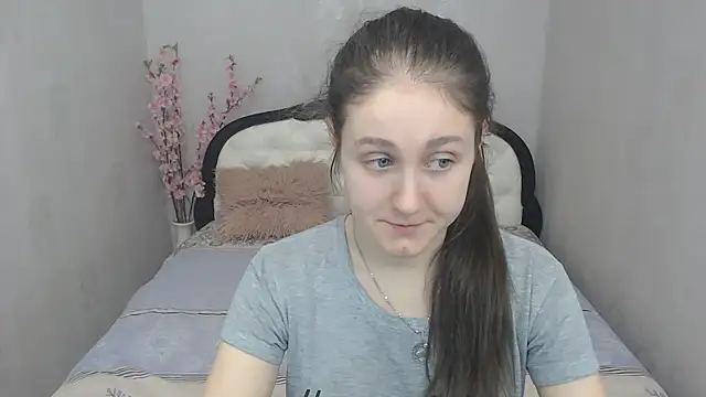 Holliy Cooper online show from 03/06/25, 09:36