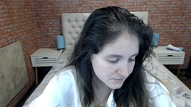 Holliy Cooper online show from 10/09/25, 09:07