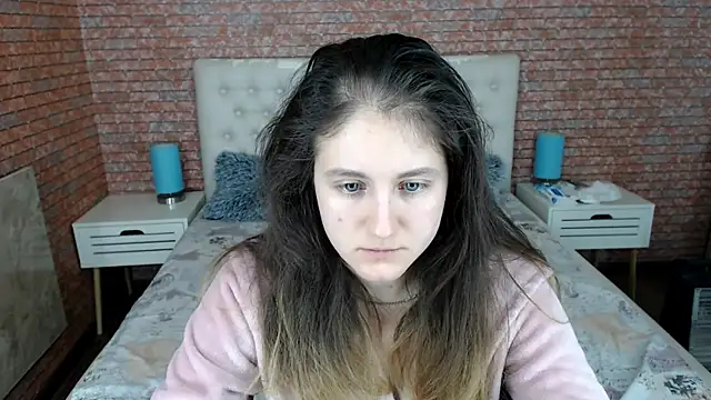 Holliy Cooper online show from 10/19/25, 07:53