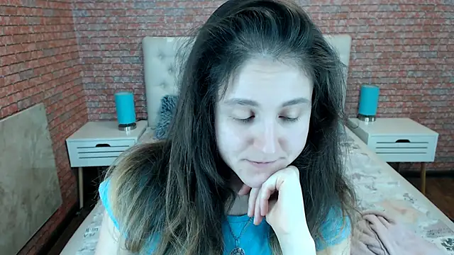 Holliy Cooper online show from 11/10/25, 08:24