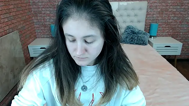 Holliy Cooper online show from 11/18/25, 10:09