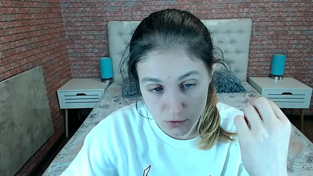 Holliy Cooper online show from 11/29/25, 09:34