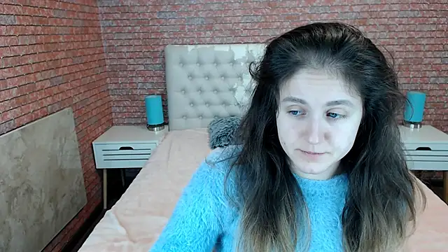 Holliy Cooper online show from 12/03/25, 09:18