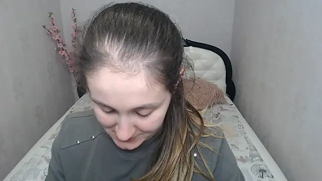 Holliy Cooper online show from 04/23/26, 12:29