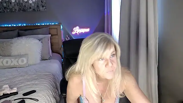 Lenaxox online show from 03/19/26, 03:05