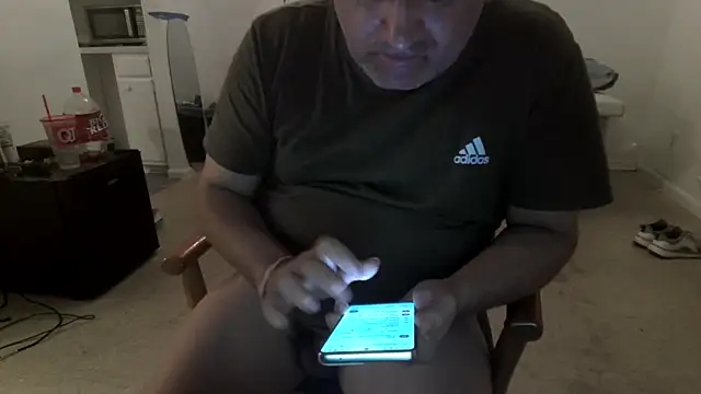 Snapshot of Peachestabby147 chatting on 10/28/25, 09:35 Peachestabby147 online show from 10/28/25, 09:35