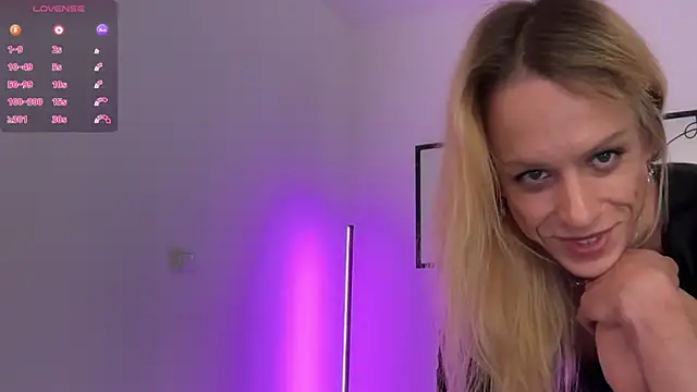 julia-01 online show from 11/15/25, 10:15