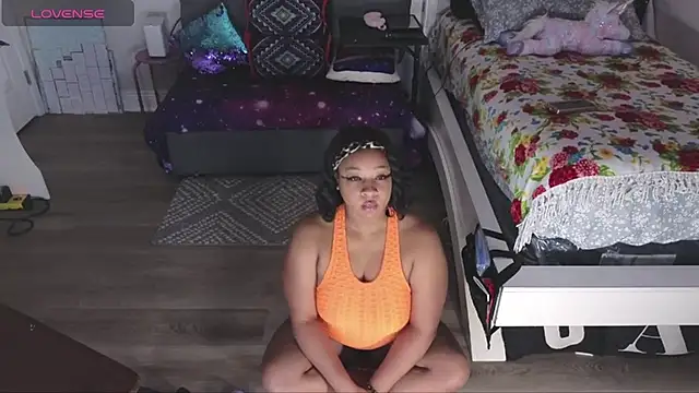 Snapshot of temptressbeauty24 chatting on 12/07/24, 04:42 temptressbeauty24 online show from 12/07/24, 04:42