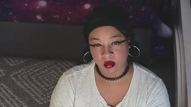 Snapshot of temptressbeauty24 chatting on 12/08/24, 09:57 temptressbeauty24 online show from 12/08/24, 09:57