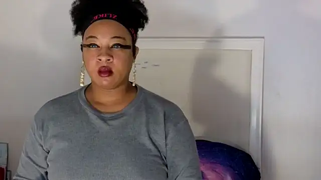 Snapshot of temptressbeauty24 chatting on 12/12/24, 04:59 temptressbeauty24 online show from 12/12/24, 04:59