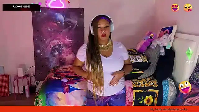 Snapshot of temptressbeauty24 chatting on 02/08/25, 03:30 temptressbeauty24 online show from 02/08/25, 03:30