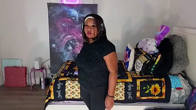 Snapshot of temptressbeauty24 chatting on 02/10/25, 04:19 temptressbeauty24 online show from 02/10/25, 04:19