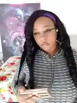 Snapshot of temptressbeauty24 chatting on 02/11/25, 11:44 temptressbeauty24 online show from 02/11/25, 11:44