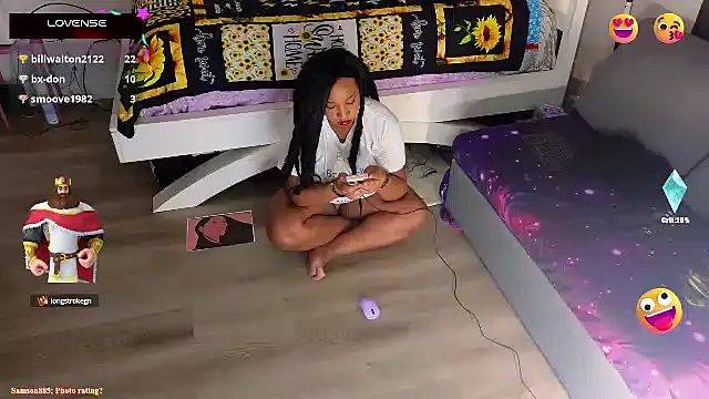 Snapshot of temptressbeauty24 chatting on 03/03/25, 10:06 temptressbeauty24 online show from 03/03/25, 10:06