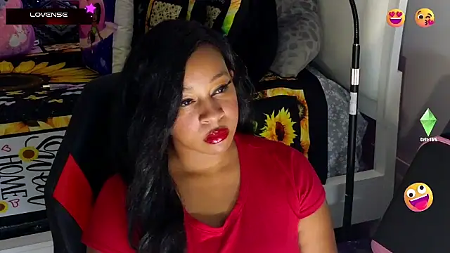 Snapshot of temptressbeauty24 chatting on 03/07/25, 04:13 temptressbeauty24 online show from 03/07/25, 04:13