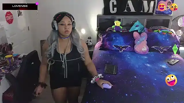 Snapshot of temptressbeauty24 chatting on 03/16/25, 11:25 temptressbeauty24 online show from 03/16/25, 11:25