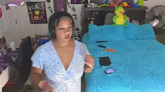 Snapshot of temptressbeauty24 chatting on 09/14/25, 09:03 temptressbeauty24 online show from 09/14/25, 09:03