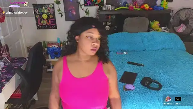 Snapshot of temptressbeauty24 chatting on 09/17/25, 08:32 temptressbeauty24 online show from 09/17/25, 08:32