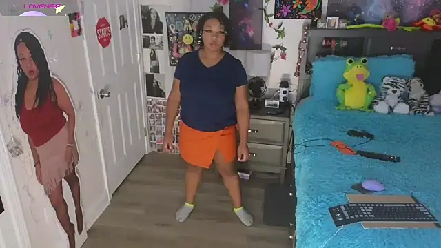 Snapshot of temptressbeauty24 chatting on 10/11/25, 03:17 temptressbeauty24 online show from 10/11/25, 03:17