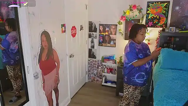 Snapshot of temptressbeauty24 chatting on 10/18/25, 03:09 temptressbeauty24 online show from 10/18/25, 03:09