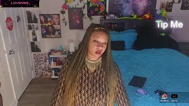 Snapshot of temptressbeauty24 chatting on 11/10/25, 11:37 temptressbeauty24 online show from 11/10/25, 11:37