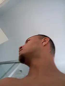 emrehliug12 online show from 02/12/26, 07:31