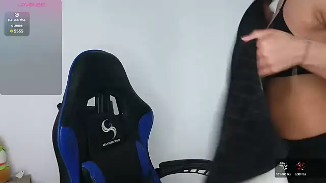 Snapshot of northly chatting on 11/19/25, 01:44 northly online show from 11/19/25, 01:44