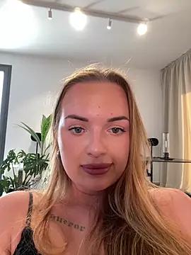 ElenaRebelle online show from 11/09/25, 01:20