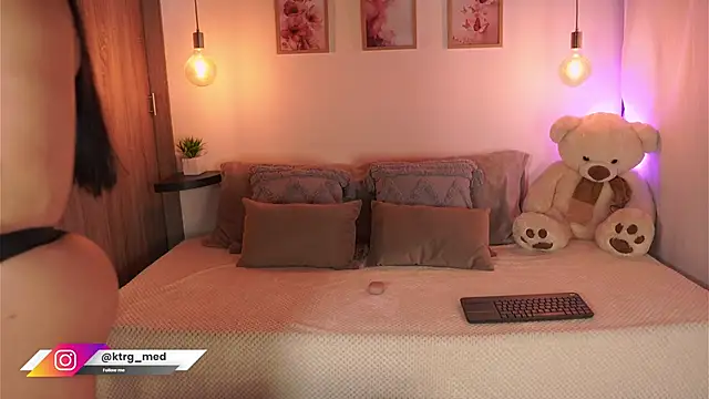 Snapshot of amelie_gonzalez chatting on 10/03/25, 08:50 amelie gonzalez online show from 10/03/25, 08:50