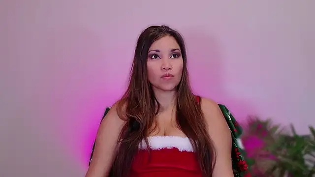 Snapshot of DivineLynn chatting on 12/09/24, 04:15 DivineLynn online show from 12/09/24, 04:15