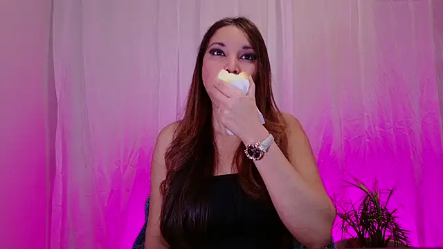 Snapshot of DivineLynn chatting on 01/20/25, 03:50 DivineLynn online show from 01/20/25, 03:50