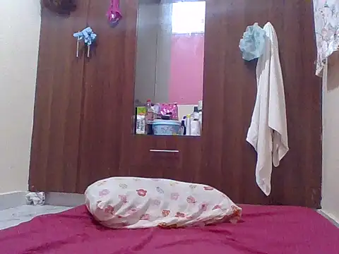 sweet-fancy online show from 10/04/25, 07:12