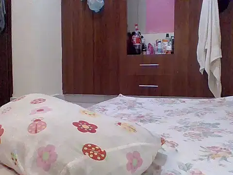 sweet-fancy online show from 10/28/25, 07:16