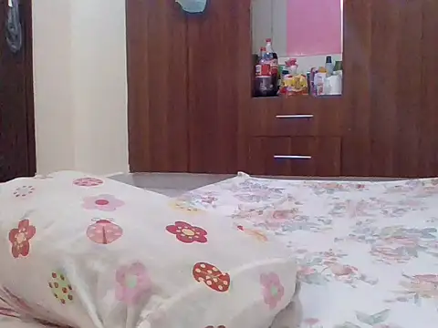 sweet-fancy online show from 10/31/25, 07:42