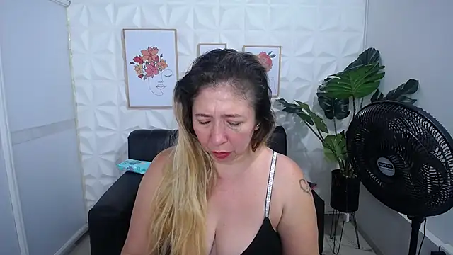 Valentinaa mature online show from 03/07/25, 12:04