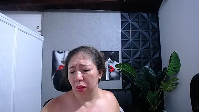 Valentinaa mature online show from 05/27/26, 10:51