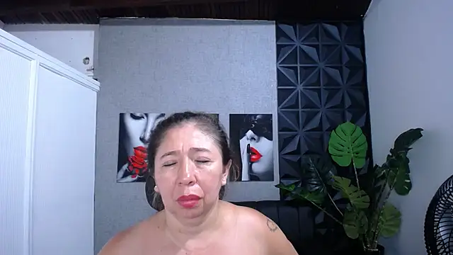 Valentinaa mature online show from 05/30/26, 10:40