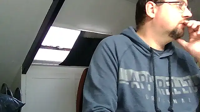 Snapshot of rdewaard81 chatting on 11/19/25, 01:00 rdewaard81 online show from 11/19/25, 01:00