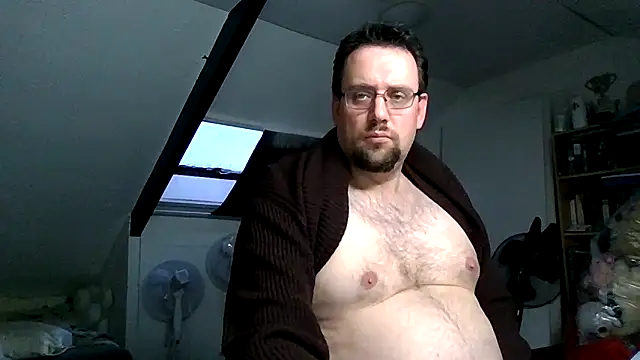 Snapshot of rdewaard81 chatting on 12/03/25, 03:21 rdewaard81 online show from 12/03/25, 03:21