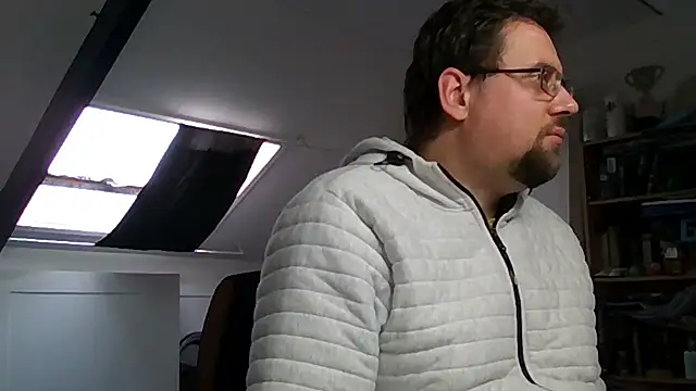 Snapshot of rdewaard81 chatting on 12/04/25, 12:36 rdewaard81 online show from 12/04/25, 12:36