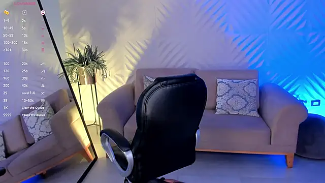 LizzHamilton   online show from 01/31/25, 02:58