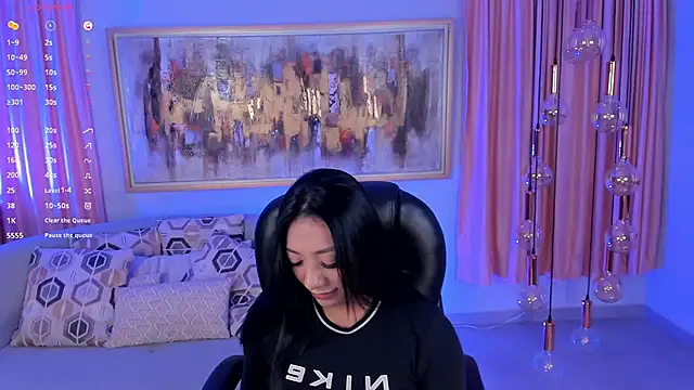 LizzHamilton   online show from 02/13/25, 12:13