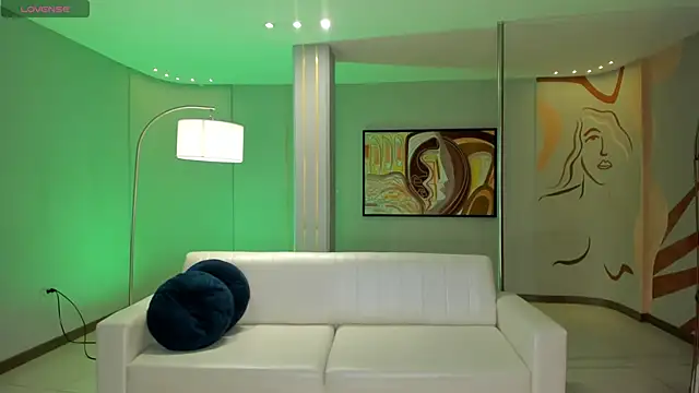 LizzHamilton   online show from 10/07/25, 08:06