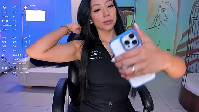 LizzHamilton   online show from 10/10/25, 09:14