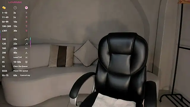 LizzHamilton   online show from 11/10/25, 09:14