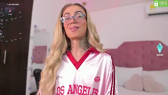 Snapshot of Miss_sagitario chatting on 03/10/25, 12:04 Miss sagitario online show from 03/10/25, 12:04