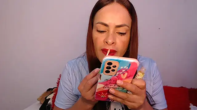 Snapshot of susana07 chatting on 11/10/25, 12:04 susana07 online show from 11/10/25, 12:04