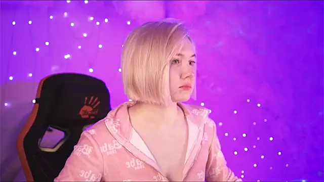 Snapshot of ReiYosimoto chatting on 12/13/24, 11:55 ReiYosimoto online show from 12/13/24, 11:55