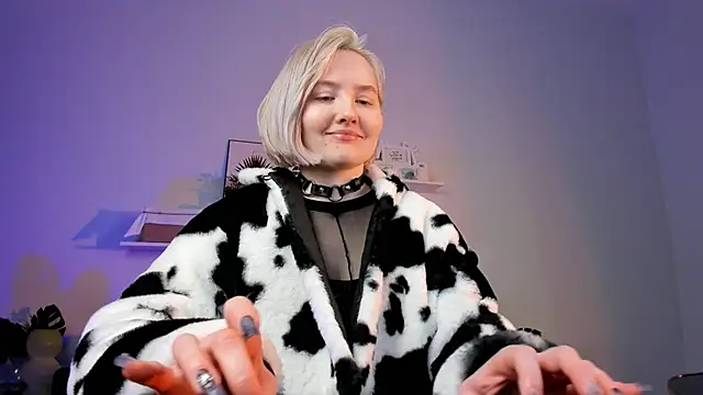 Snapshot of ReiYosimoto chatting on 12/22/24, 12:38 ReiYosimoto online show from 12/22/24, 12:38