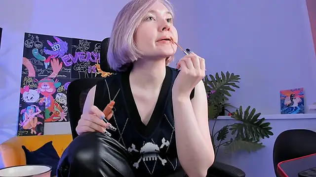 Snapshot of ReiYosimoto chatting on 02/15/25, 03:17 ReiYosimoto online show from 02/15/25, 03:17